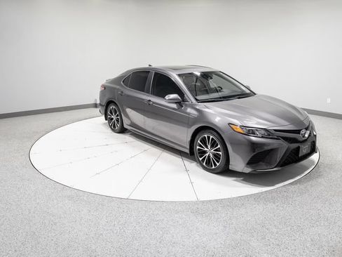 Used 2019 Toyota Camry Hybrid FWD image 29