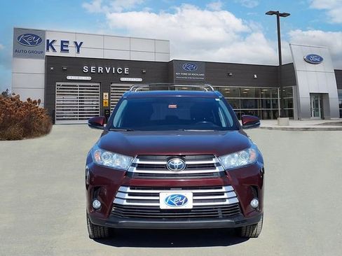 Used 2019 Toyota Highlander XLE image 2