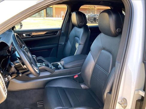 Used 2021 Porsche Cayenne image 10
