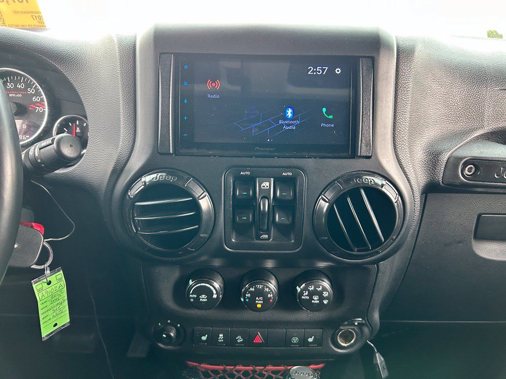 Used 2017 Jeep Wrangler Unlimited Rubicon AWD/4WD image 23