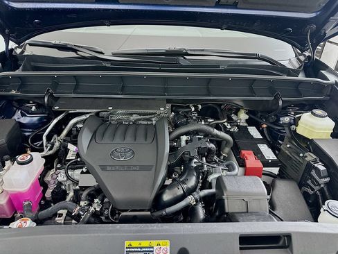 Used 2025 Toyota Highlander XLE FWD image 32