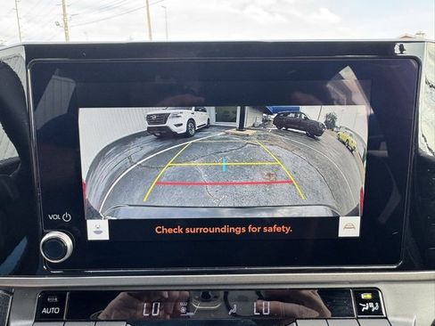 Used 2025 Toyota Camry SE image 10