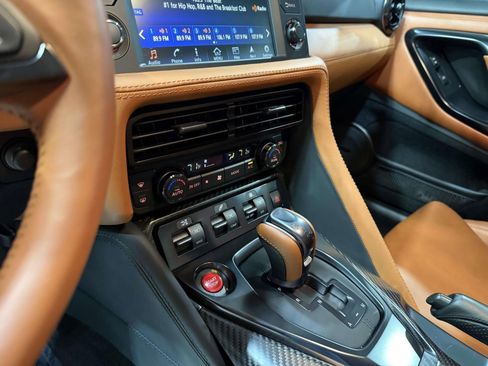 Used 2021 Nissan GT-R Premium image 40
