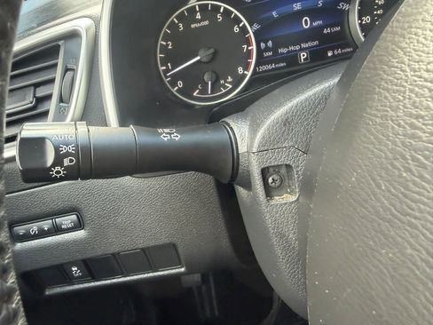 Used 2018 Nissan Murano SV AWD/4WD image 17