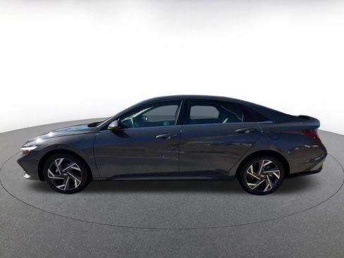 Used 2025 Hyundai Elantra SEL image 9