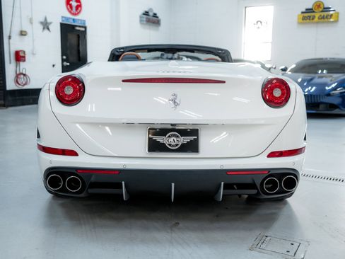 Used 2016 Ferrari California T image 9