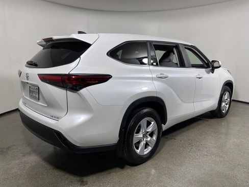 Certified 2023 Toyota Highlander LE image 3