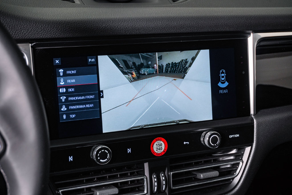 Certified 2026 Porsche Macan AWD/4WD image 23