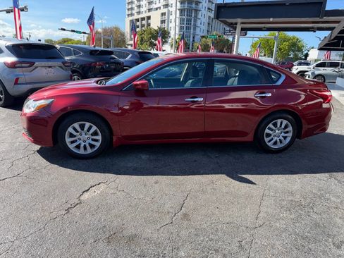 Used 2017 Nissan Altima 2.5 S w/ Power Driver Seat Package FWD image 2