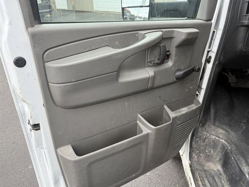 Used 2015 Chevrolet Express 3500 Extended w/ Smoker's Package image 17