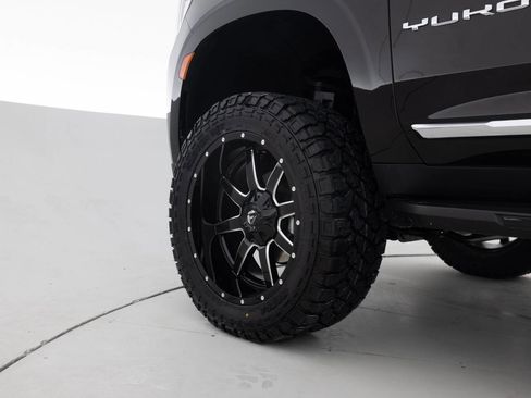 Used 2022 GMC Yukon XL SLT w/ SLT Luxury Package image 17