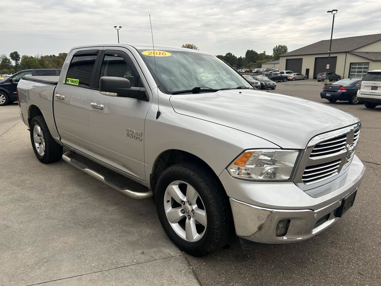 Used 2016 RAM 1500 SLT AWD/4WD image 3