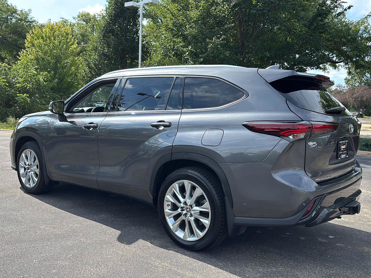 Used 2024 Toyota Highlander Limited AWD/4WD image 23
