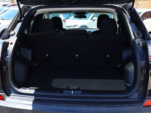 Used 2019 Jeep Cherokee Latitude w/ Popular Appearance Group FWD image 25