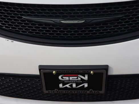 Used 2018 Chrysler Pacifica Touring-L Plus image 37