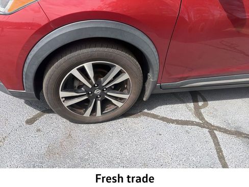 Used 2019 Nissan Kicks SR w/ SR Premium Package image 2