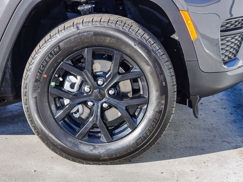 New 2025 Jeep Grand Cherokee Altitude image 10