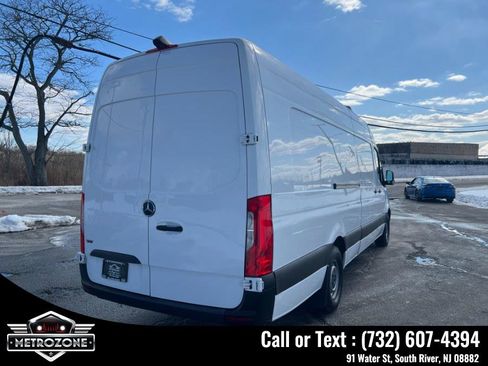 Used 2022 Mercedes-Benz Sprinter 2500 image 6