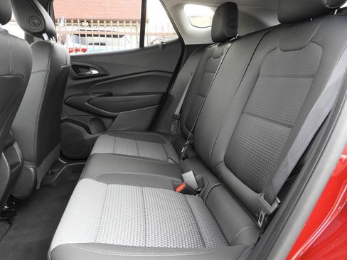 Used 2025 Chevrolet Trax LT w/ Driver Confidence Package FWD image 7