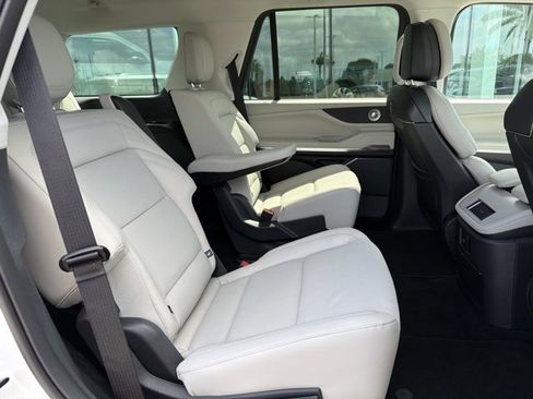 New 2026 Lincoln Navigator Reserve AWD/4WD image 21