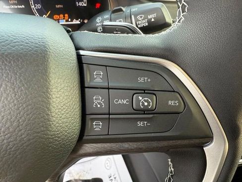 New 2025 Jeep Grand Cherokee Limited w/ Black Appearance Package image 18