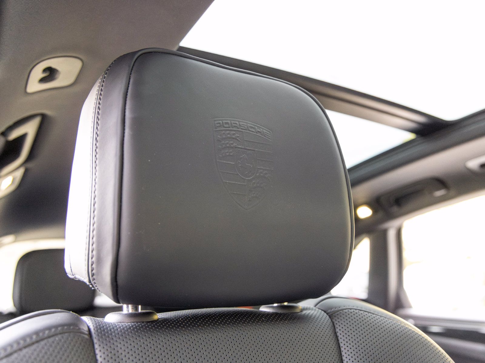 Used 2023 Porsche Macan AWD/4WD image 66