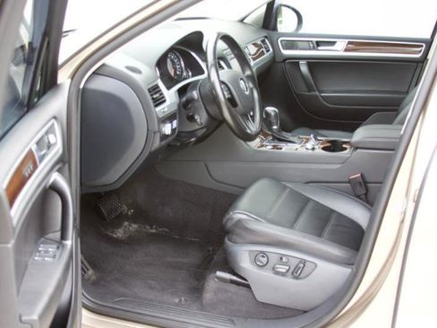 Used 2016 Volkswagen Touareg TDI AWD/4WD image 22