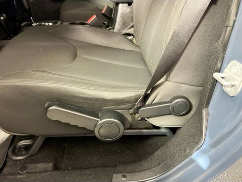 Used 2017 Jeep Wrangler Unlimited Sport w/ Max Tow Package image 9