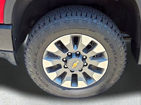 Used 2022 Chevrolet Silverado 2500 Custom w/ Custom Value Package AWD/4WD image 9