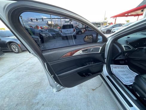 Used 2017 Lincoln MKZ Reserve FWD image 3