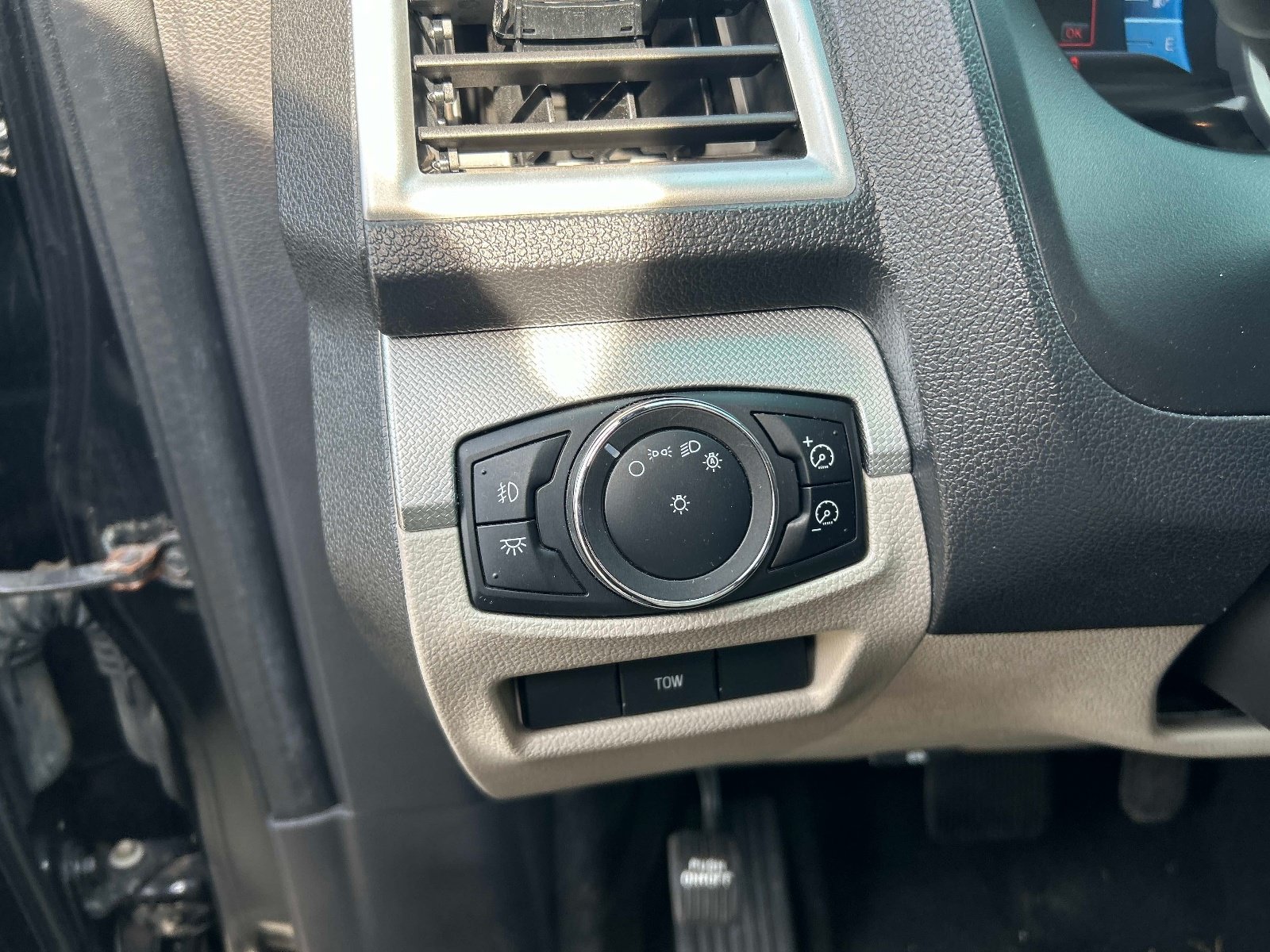Used 2012 Ford Explorer XLT FWD image 20