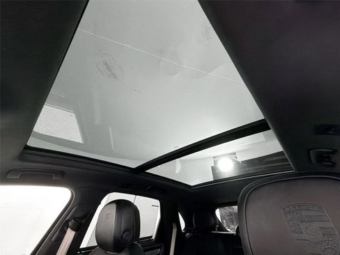Certified 2023 Porsche Cayenne Platinum Edition AWD/4WD image 35