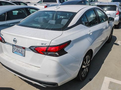 Used 2021 Nissan Versa SV FWD image 14