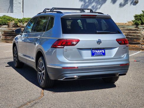 Used 2020 Volkswagen Tiguan SE w/ Panoramic Sunroof Package image 5