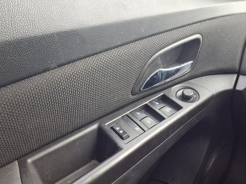 Used 2015 Chevrolet Cruze LT image 17