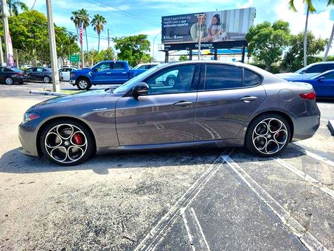 Used 2023 Alfa Romeo Giulia Veloce RWD image 4