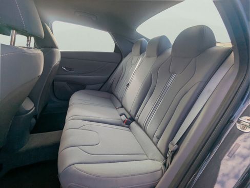 Used 2022 Hyundai Elantra SEL FWD image 10