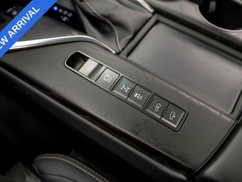 Used 2022 Lexus LX 600 4WD w/ Accessory Package (Z1) image 25