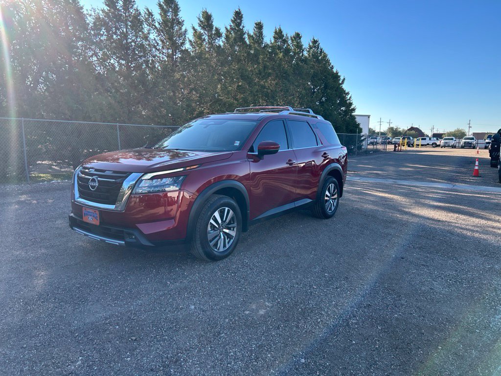 Used 2025 Nissan Pathfinder SL FWD image 1