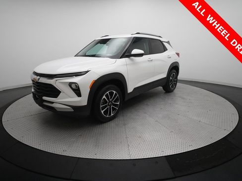 Used 2025 Chevrolet TrailBlazer LT image 1