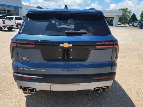 Used 2026 Chevrolet Traverse LT w/ Sun and Wheel Package AWD/4WD image 5