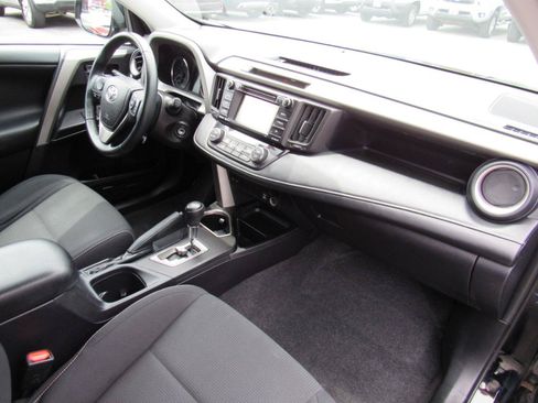 Used 2016 Toyota RAV4 XLE AWD/4WD image 29