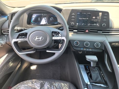 New 2026 Hyundai Elantra SE FWD image 13
