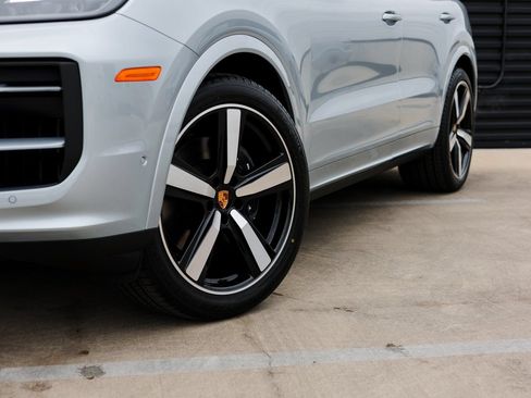 Certified 2026 Porsche Cayenne AWD/4WD image 12