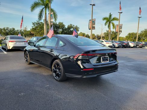 Used 2025 Honda Accord SE image 9