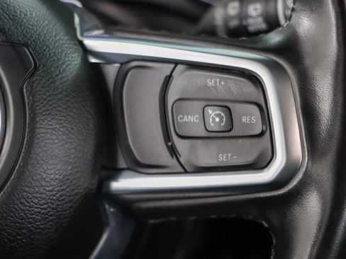 Used 2022 Jeep Wrangler Unlimited Sahara image 16