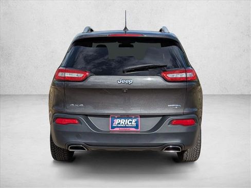 Used 2017 Jeep Cherokee Latitude w/ Cold Weather Group image 7