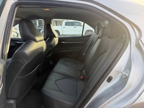Used 2022 Toyota Camry SE image 6