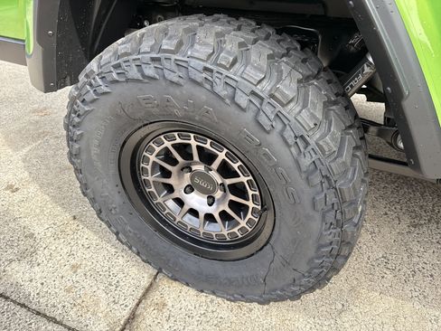 New 2025 Jeep Gladiator Sport w/ Premium Package image 19