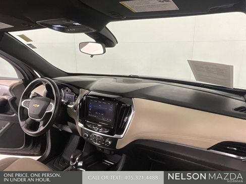 Used 2022 Chevrolet Traverse LT FWD image 31